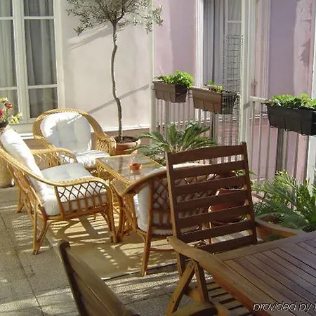 Hotel Poussin 3*