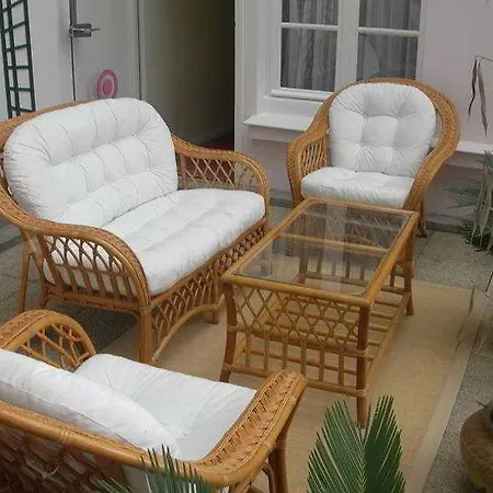 Hotel Poussin Parijs