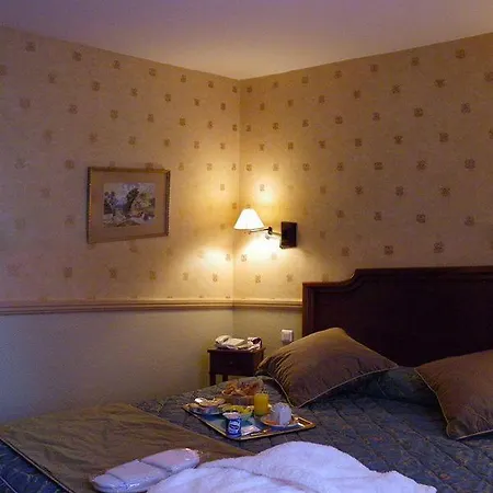 Poussin Hotel 3*