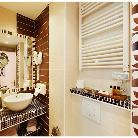 Hotel Poussin 3*
