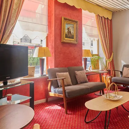 Poussin Hotel