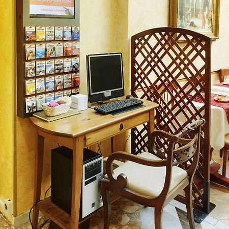 Hotel Poussin Parigi