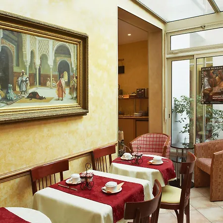 Hotel Poussin 3*