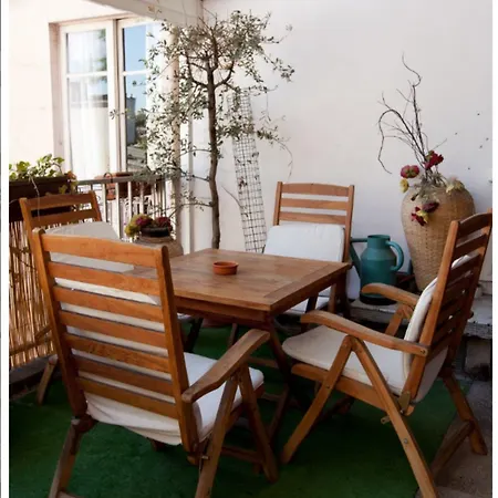 Poussin Hotel 3*