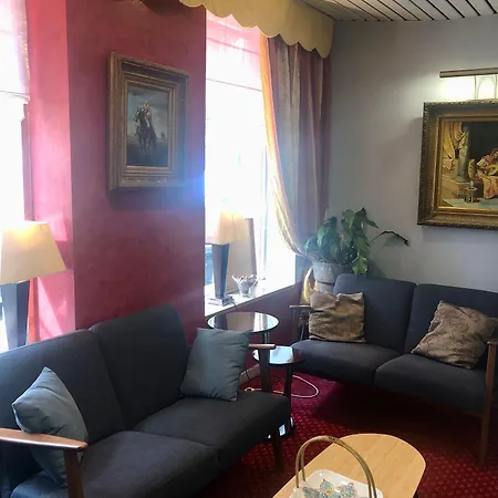 Poussin Hotel 3*