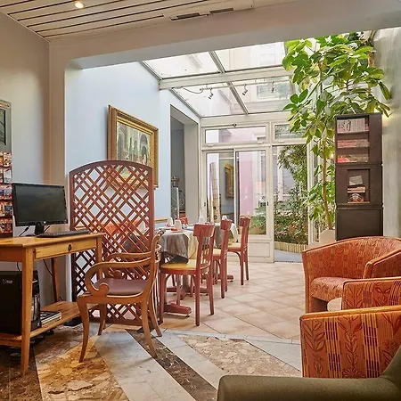 Poussin Hotel Paris