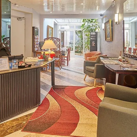 Poussin Hotel 3*