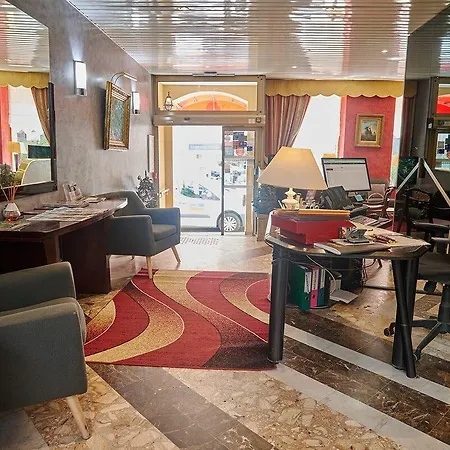 Hotel Poussin 3*