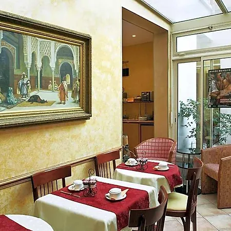 Poussin فندق باريس