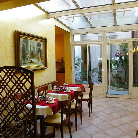 Poussin 3* Paris