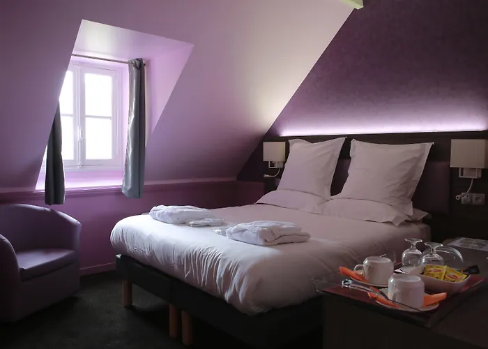 Poussin Hotel