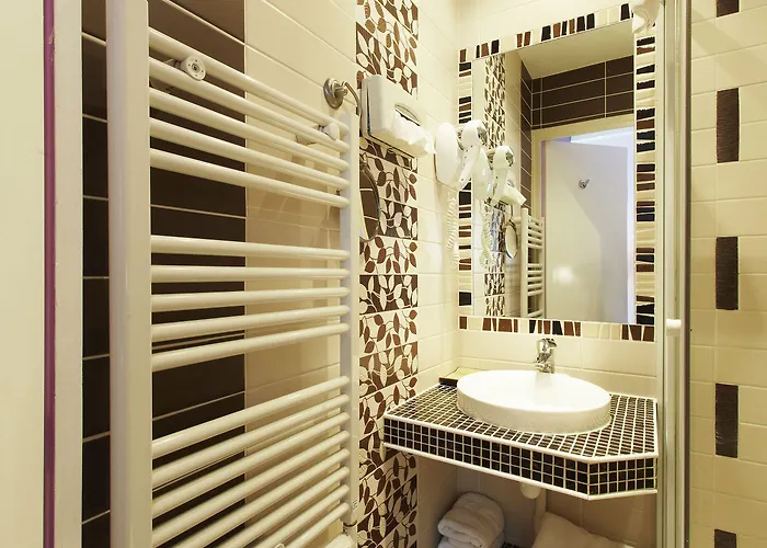 Poussin Hotel 3*