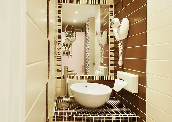 Hotel Poussin 3*