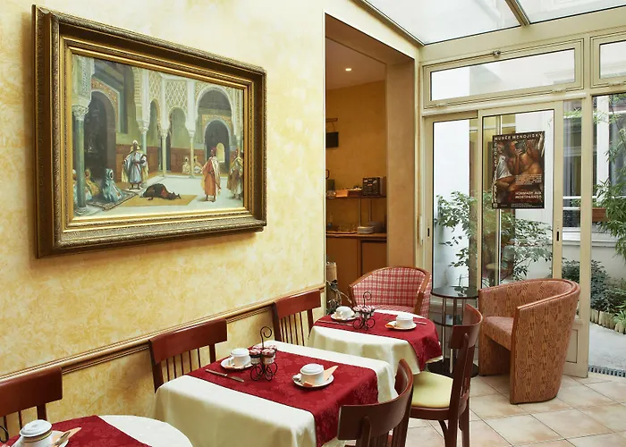 Hotel Poussin 3*