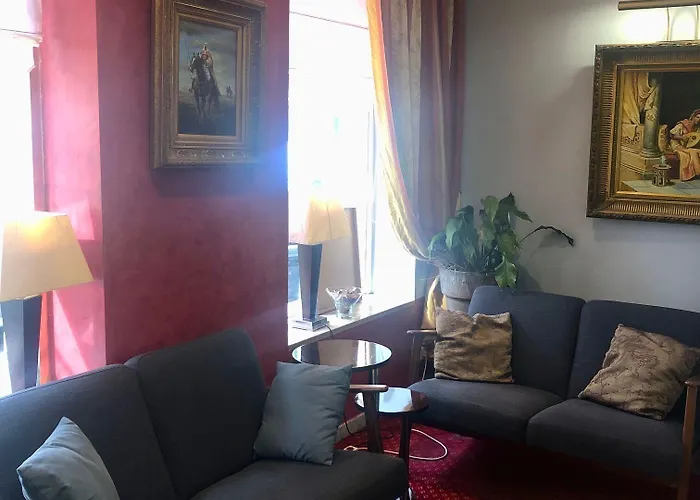 Poussin Hotel 3*