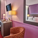 Poussin Hotel