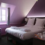 Poussin Hotel