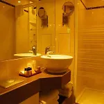 Poussin Hotel