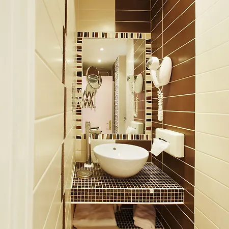 Otel Poussin 3*