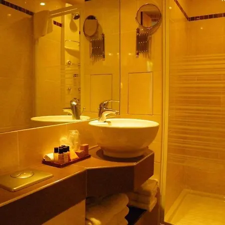 Poussin Otel